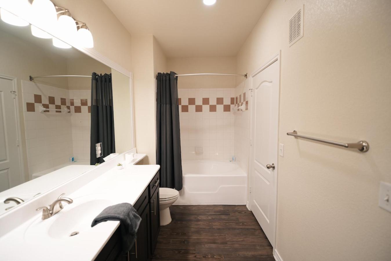 Charming 2 Bedroom, 2 Bath Apartment Austin Kültér fotó