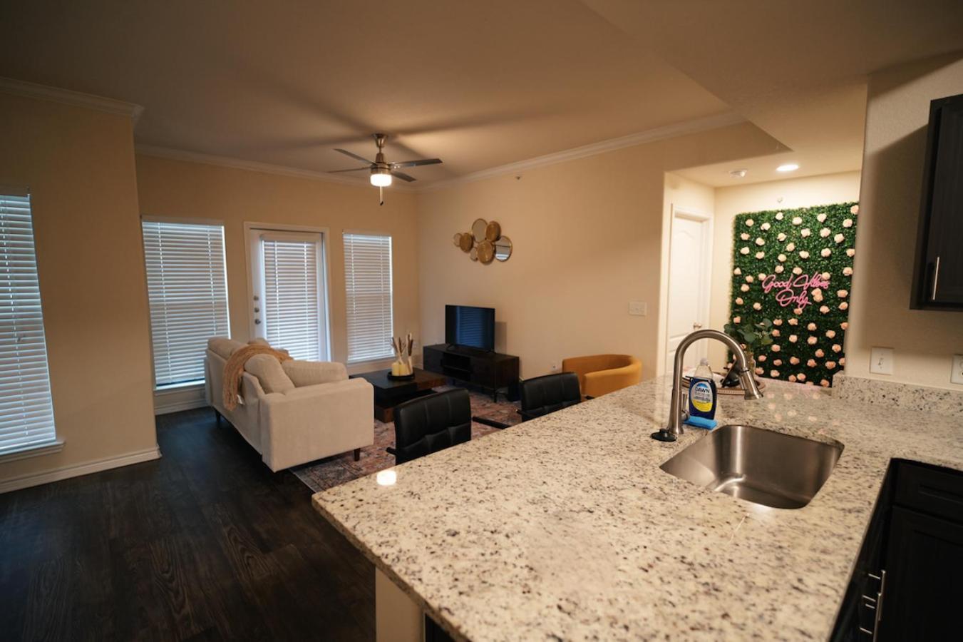 Charming 2 Bedroom, 2 Bath Apartment Austin Kültér fotó